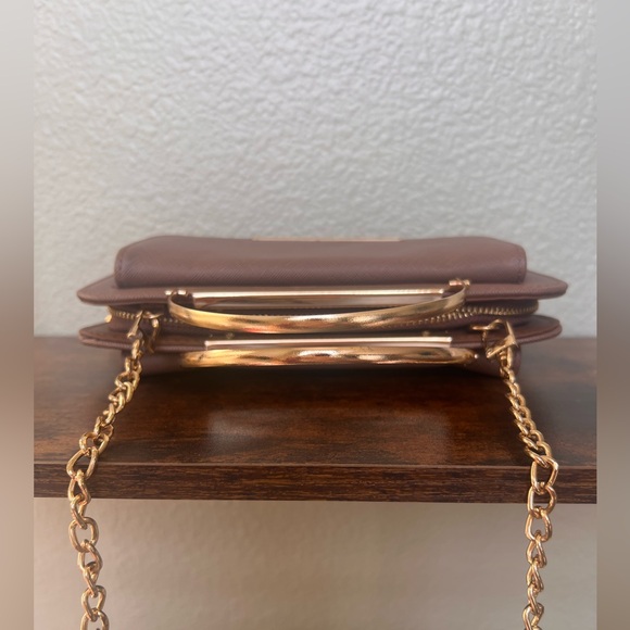 Chic Mauve-y brown wallet with chain strap. - Picture 5 of 9